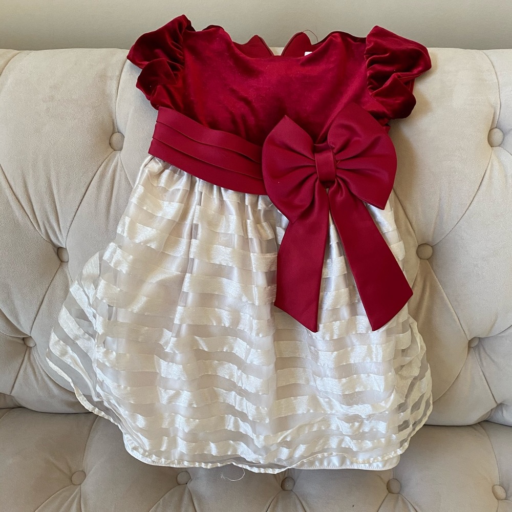 Velvet dress with bow